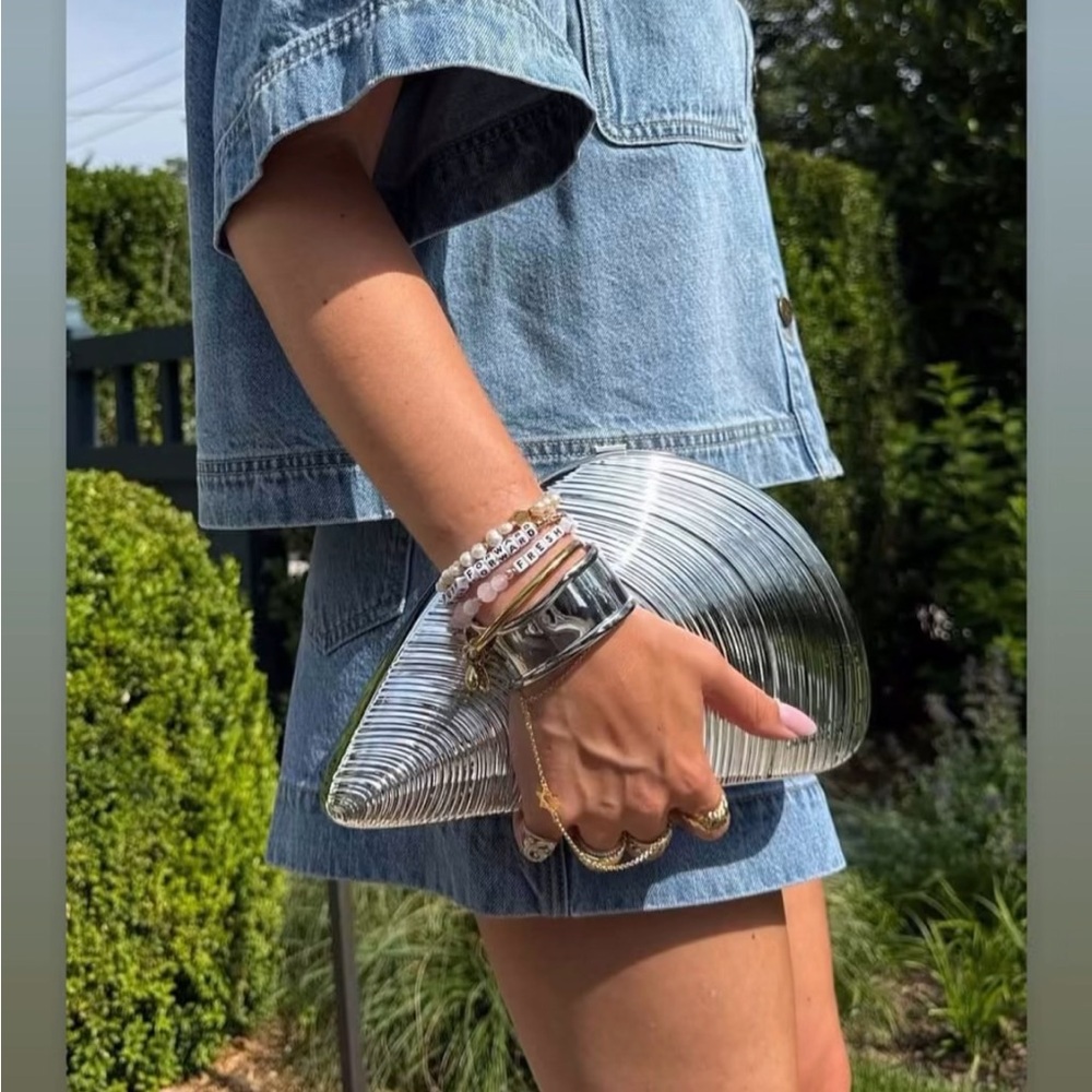 Stylish silver shell Clutch